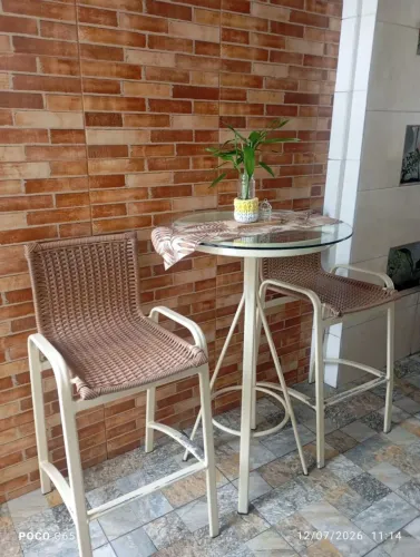 Mesa de vidro em alumínio 70 largura X 1,08 de altura
