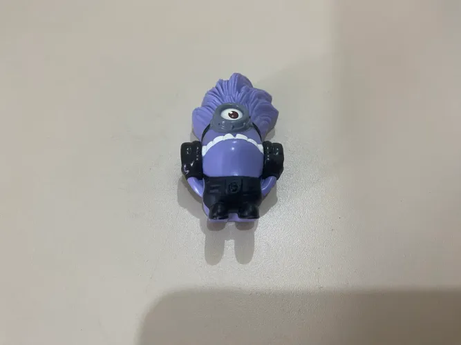Boneco Minion roxo