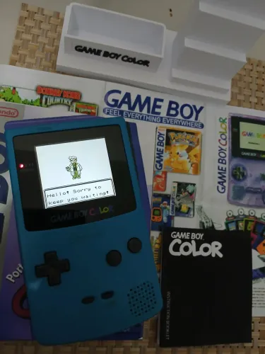 Game boy color com tela ips + pokemon gold  com caixa repro do console e do cartucho!