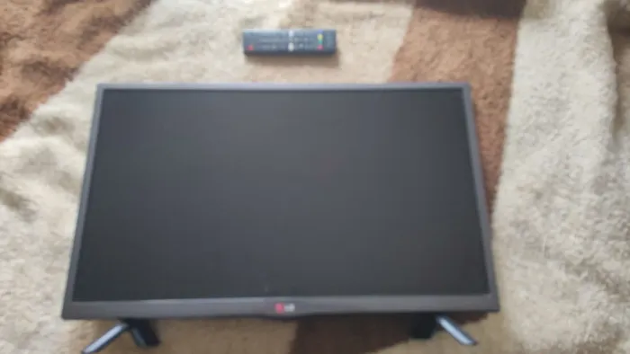 Vendo TV LG 32pol valor 300 reais
