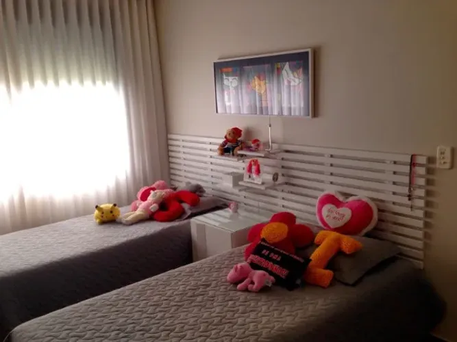 Cama de solteiro (box incluso)