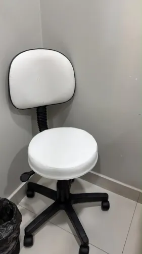 Mocho com encosto nunca utilizado