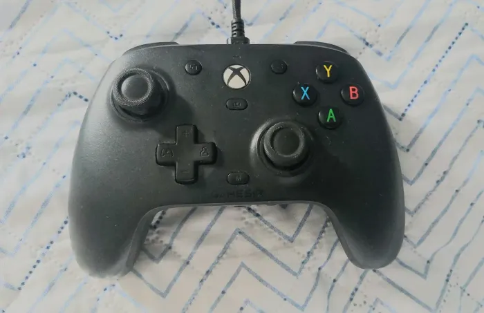 Controle de Videogame Gamesir G7 com cabo