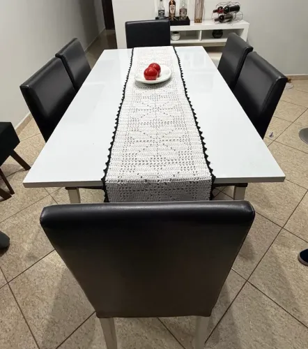 Mesa com 6 cadeiras 