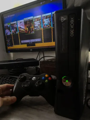 XBOX 360 SLIM +100 JOGOS COM KINECT