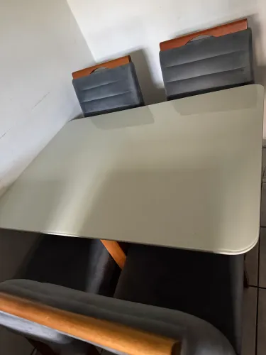 Mesa de jantar + 4 cadeiras