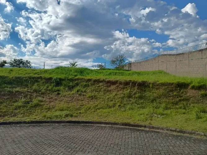Terreno 1.185 m² - Condomínio Colinas do Parahyba - São José dos Campos