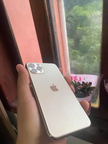 iPhone 11 Pro dourado 256 gb