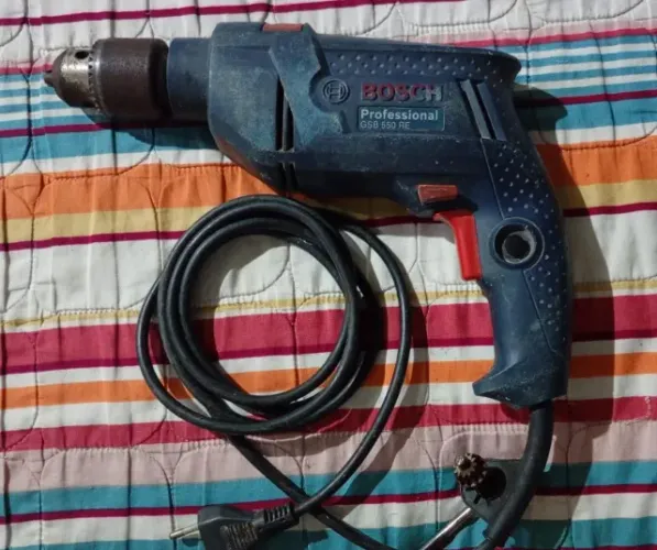 Furadeira de impacto Bosch