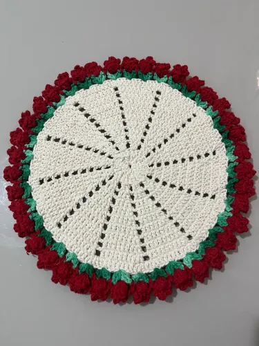 Sousplat Floral em Crochê com Tulipas - Mesa Posta Artesanal