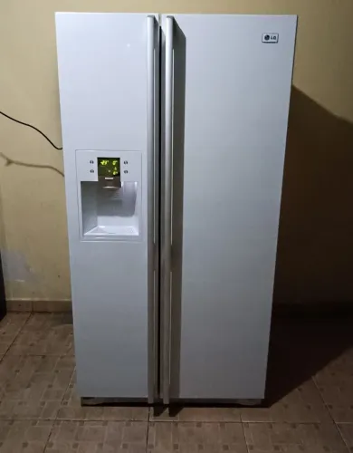 Vende-se geladeira Side by side Lg 570. Muito bonita.