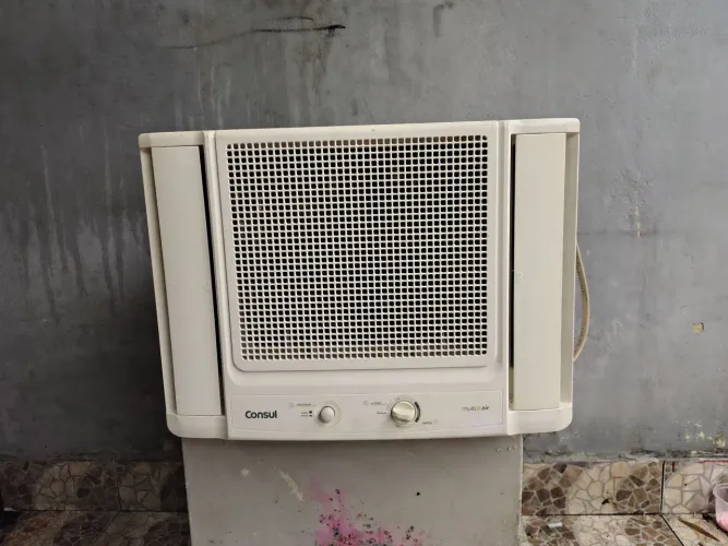 Vendo ar condicionado e janela Consul 10.000 BTUs 220 volts funcionando perfeitamente