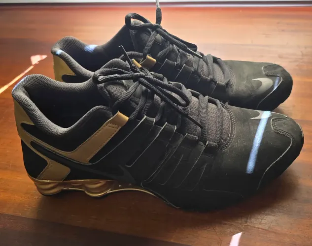 Tênis Nike Shox NZ - Preto e Dourado - 43 ORIGINAL