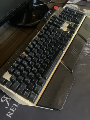Teclado mecânico memesis