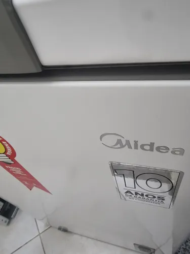 Vende- se frezer horizontal 100 litros 