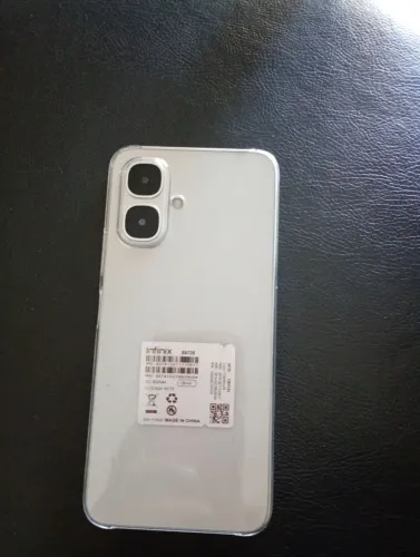 Vendo celular novo nunca foi usado comprei e não gostei 700.pra vender logo chama no chat.