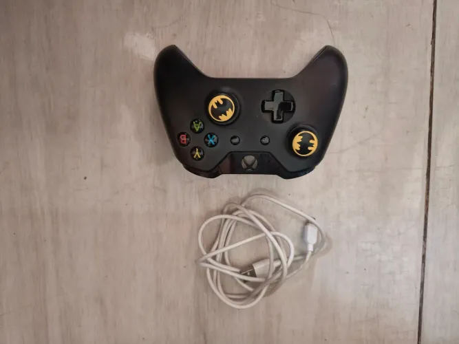 Controle Xbox One S Controller (modelo 1708).