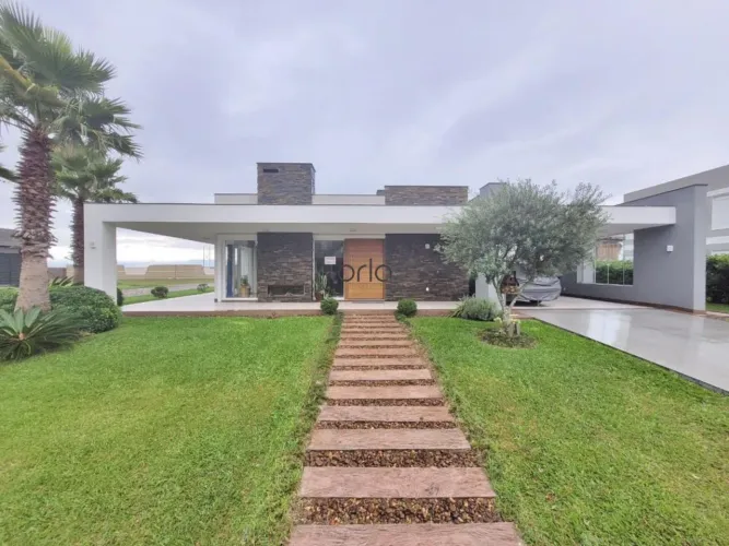 Casa em Condomínio à venda em Atlântida Sul, Osório - Mobiliada e com hidromassagem REF: