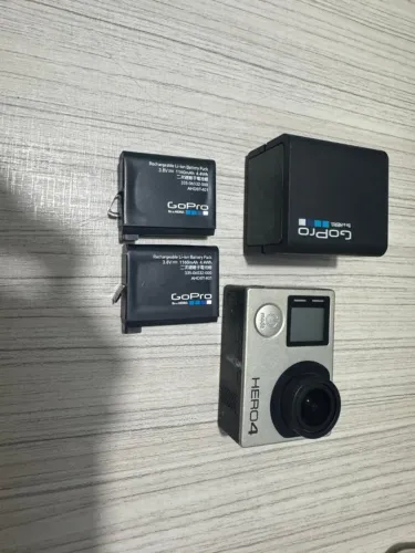 Vendo GoPro Hero 4 + acessórios