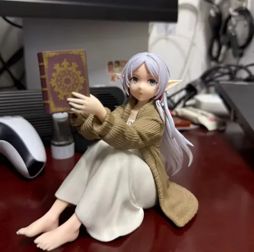 Action figure Frieren