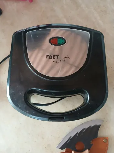 Vendo sanduicheira 220v