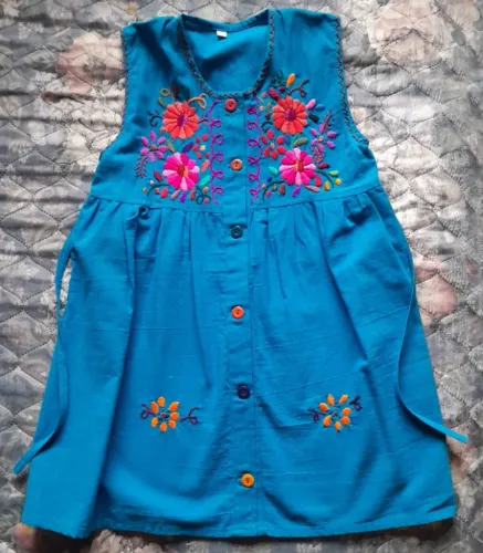 Vestido bordado tamanho 6