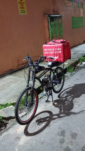 Bike motorizada, em perfeito estado, 1.100. Até 1.050 estou pegando, disposto a negócios! 