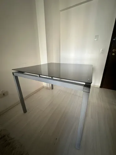 Mesa quadrada de ferro com vidro 95cmx95cm