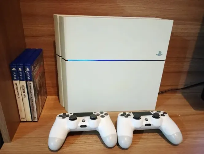 PlayStation 4 Fat Branco (Glacier White) Revisado + 2 Controles + 3 Jogos