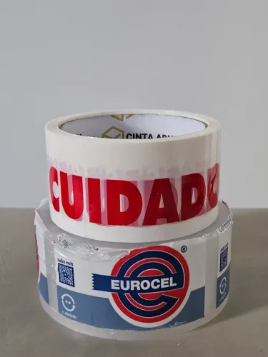 2 rolos de fita: durex 45x100 e cuidado frágil