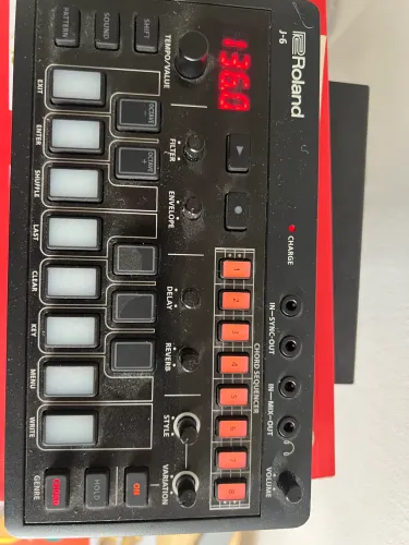 Roland J6