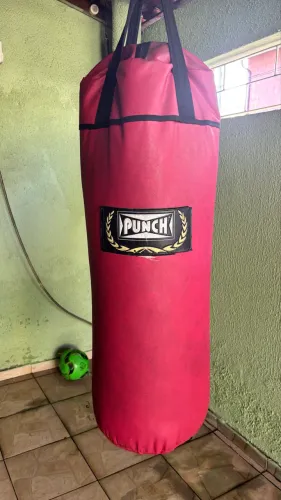  Vendo saco de pancada Punch Sports em excelente estado de conservação.