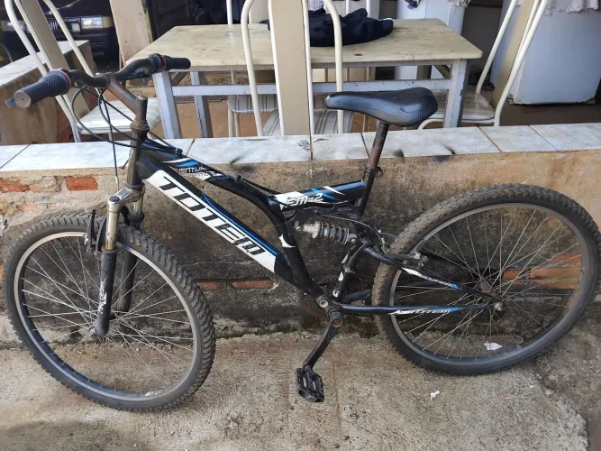 Vendo esta bicicleta! Aro 26 c/amortecedor e marcha se interessado entre em contato!!!