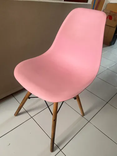 Cadeira rosa simples adulto