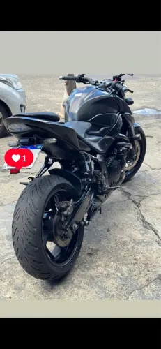 Vendo Gsx 750 2019 conservada revisada dois pneu novo relação nova
