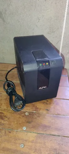 Nobreak APC Back-UPS 600 Bivolt usado com bateria Moura nova