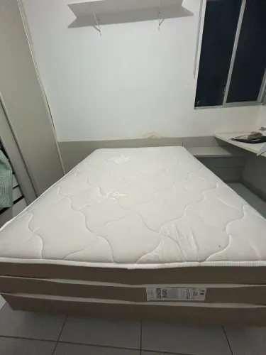 Cama box de casal com pouco tempo de uso 