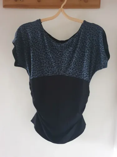 Blusinha preta com animal print