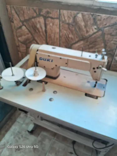 Máquina reta industrial