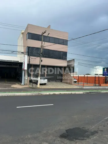 Sala comercial mobiliada com ótima localização.