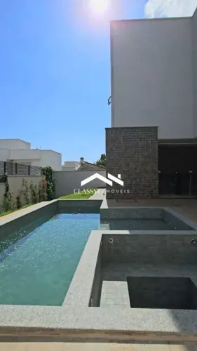 Sobrado em condomínio de alto padrão em Morada da Colina, Uberlândia 375 m².