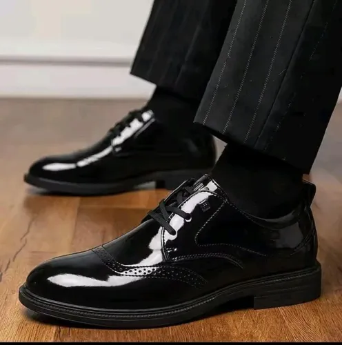 Vendo sapato social masculino numeração 43 novo