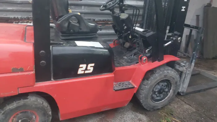 Empilhadeira a diesel  2.5 ton 