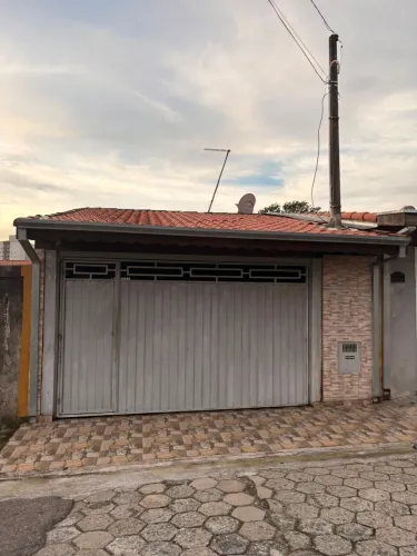 Casa com área de churrasqueira à venda no Jardim Califórnia - Jacareí-SP