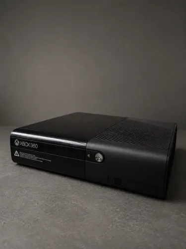 Xbox 360 super slim ( leia a descrição)