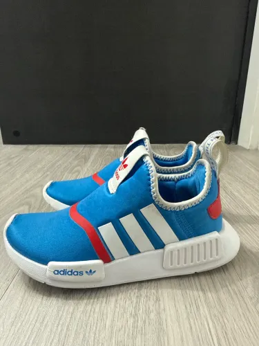 Tênis adidas