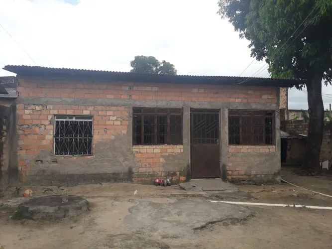 Alugo uma casa, no mesmo terreno do dono não paga água e nem luz e nem Internet.  