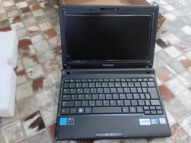 Netbook Samsung 10 polegadas,  impecável,  novo na caixa nunca usado
