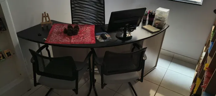 Mesa de escritório redonda com Cadeiras