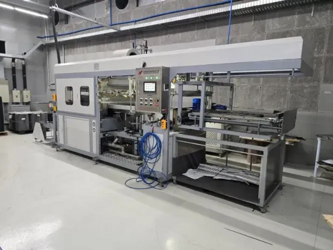 Termoformadora Automática por Bobina - Alta Produção - Ano 203 - Embalagens